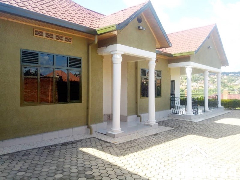 A FURNISHED 4 BEDROOM HOUSE FOR RENT AT KICUKIRO